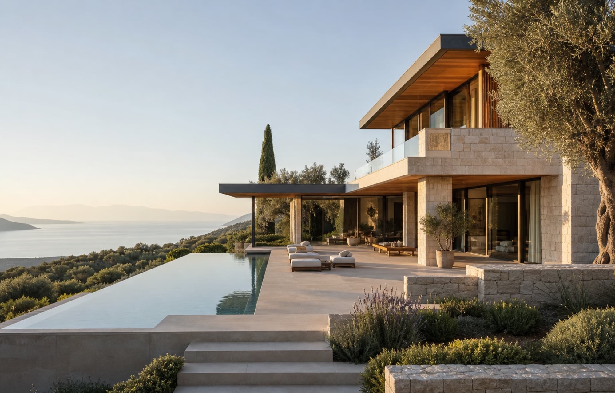 Ege kıyısında modern taş villa